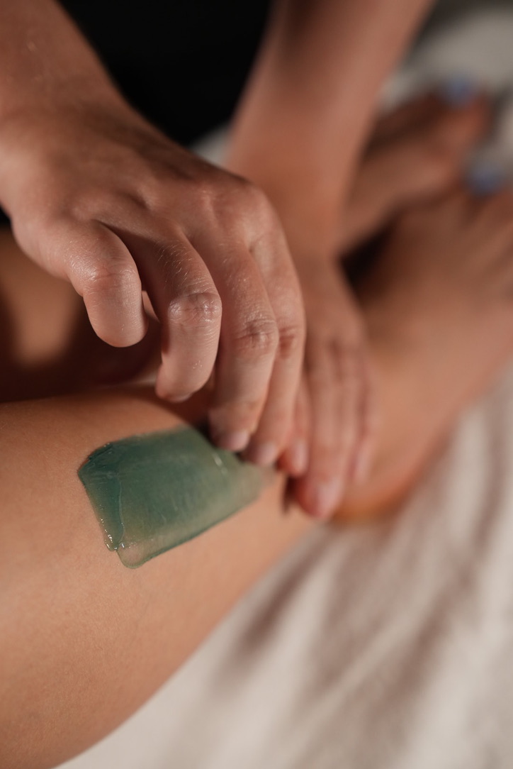 Épilation à Cannes : cire chaude Italwax, maillot, jambes, visage. Douceur, hygiène, précision et résultats durables chez A More Beauty Salon.