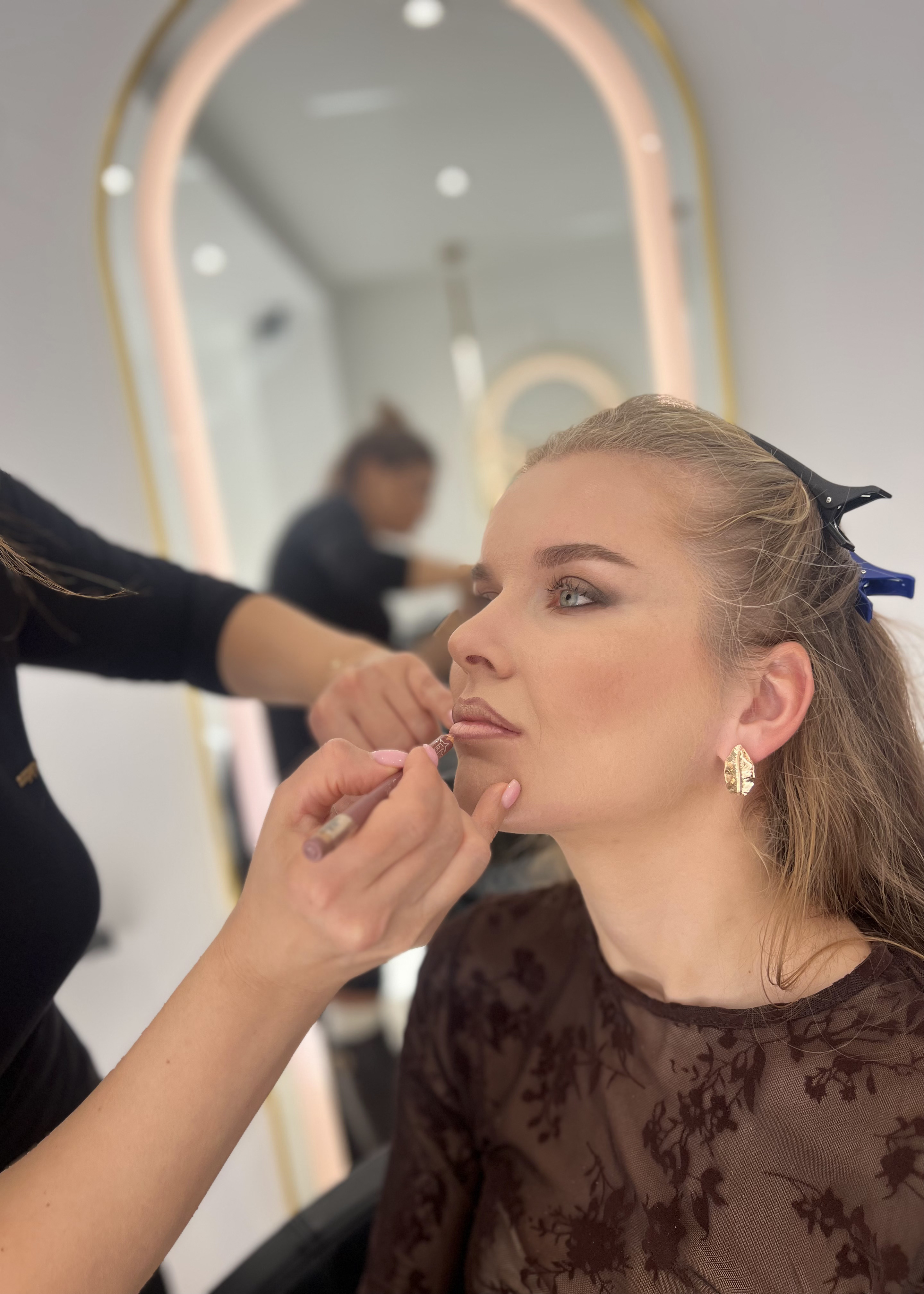 Maquillage professionnel à Cannes réalisé chez A More Beauty Salon – mise en beauté experte et élégante en institut