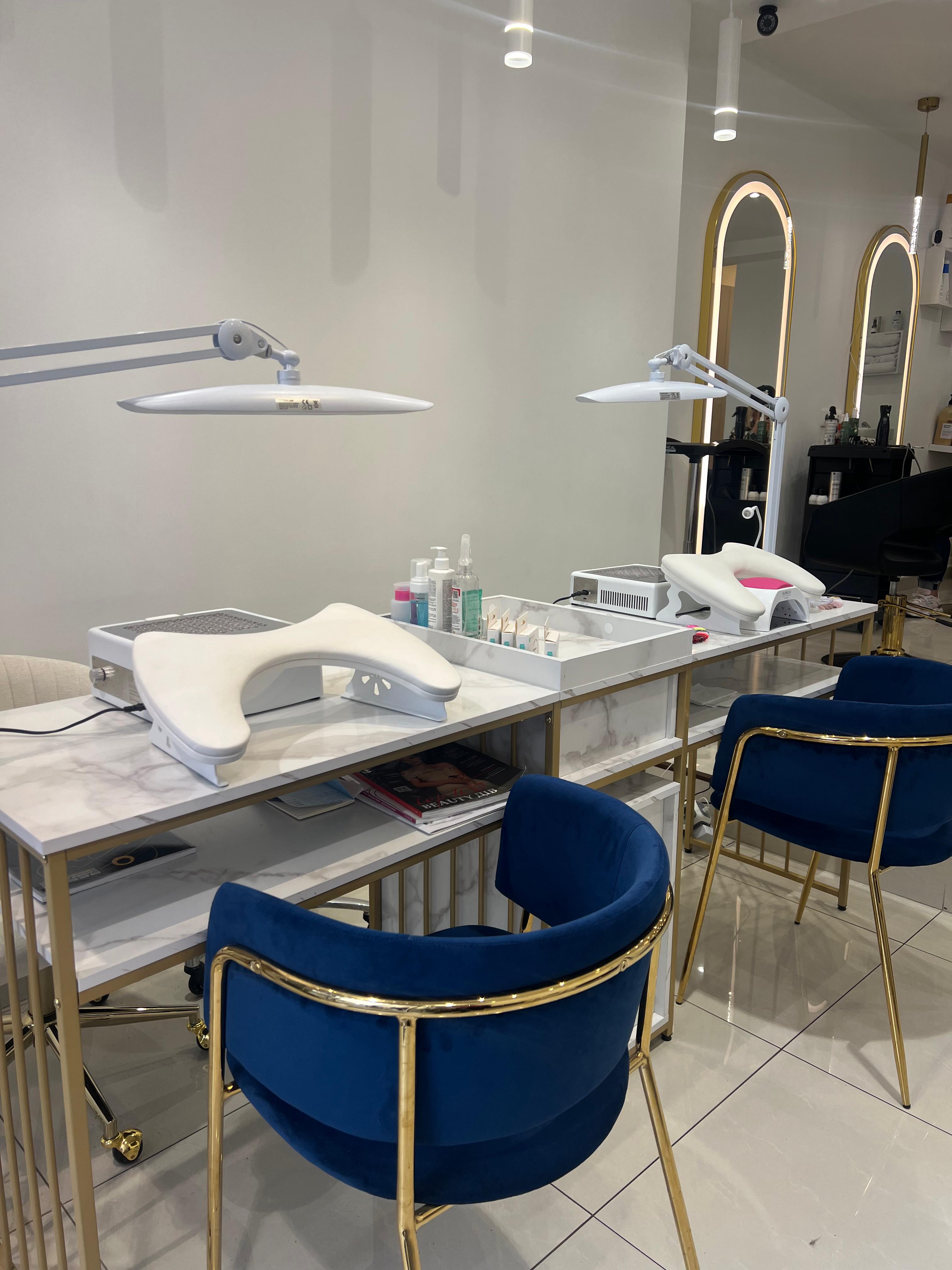 Onglerie à Cannes – Manucure professionnelle et soins des ongles chez A More Beauty Salon